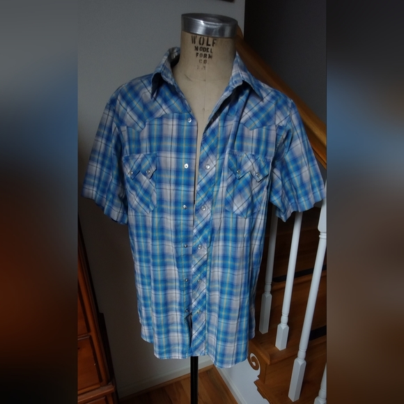 Men's button up combo! 8 shirts - Picture 2 of 9